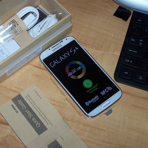 Особенности Samsung i9500 Galaxy S4 16GB Белый УГЦР 
